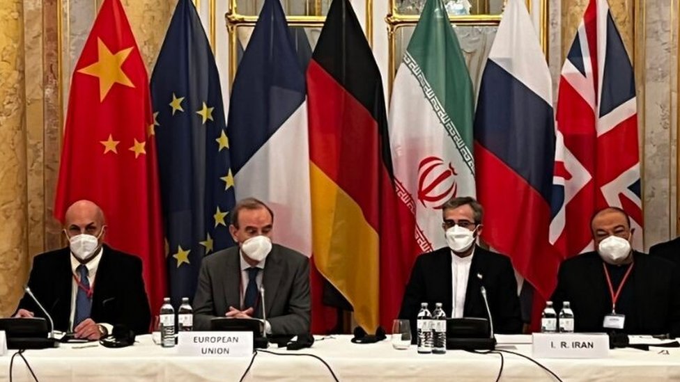 تنها راهبرد سیاست آمریکا ادامه مذاکرات اروپا با ایران است تا ایران را در همین وضع رها کنند در زمان حاضر هدر دادن وقت ایران برای آنها از طلا ارزشمندتر است 