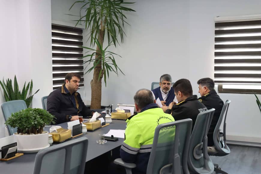 دیدار شهردار منطقه ۴ با فرمانده پلیس راهور: برنامه‌ریزی برای کاهش بار ترافیکی شمال‌شرق پایتخت