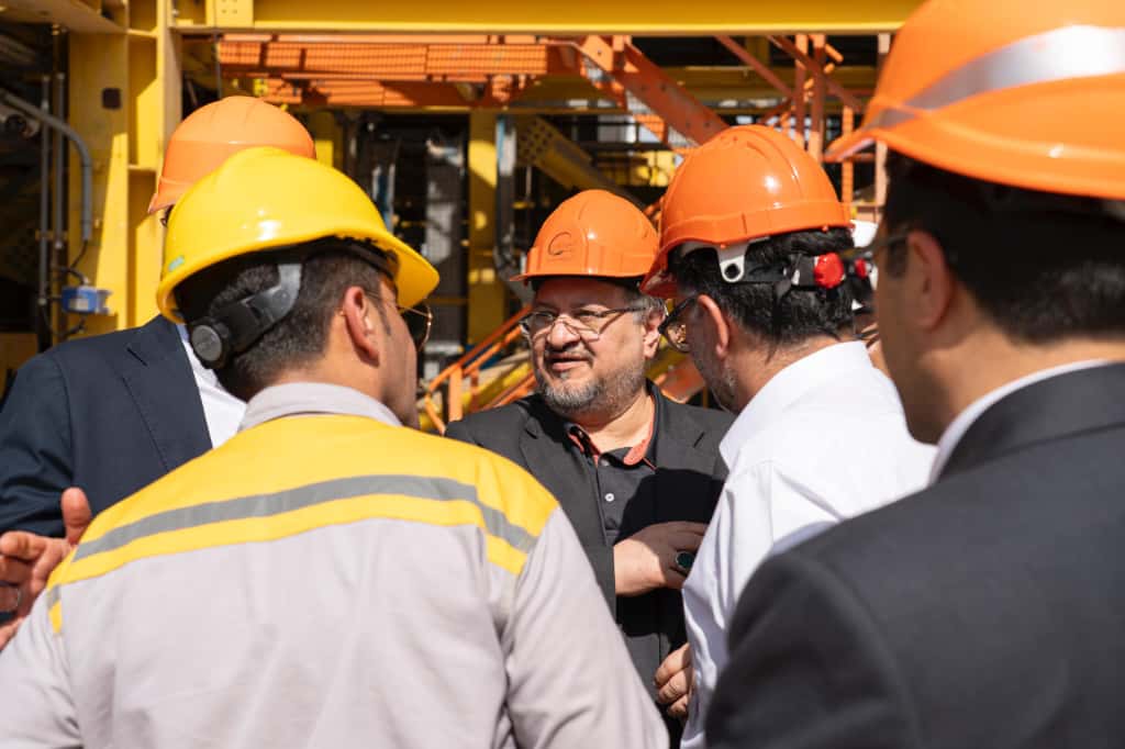 آغاز عملیات نصب و راه‌اندازی رآکتور اوره شرکت پتروشیمی هنگام با حضور شریعتمداری