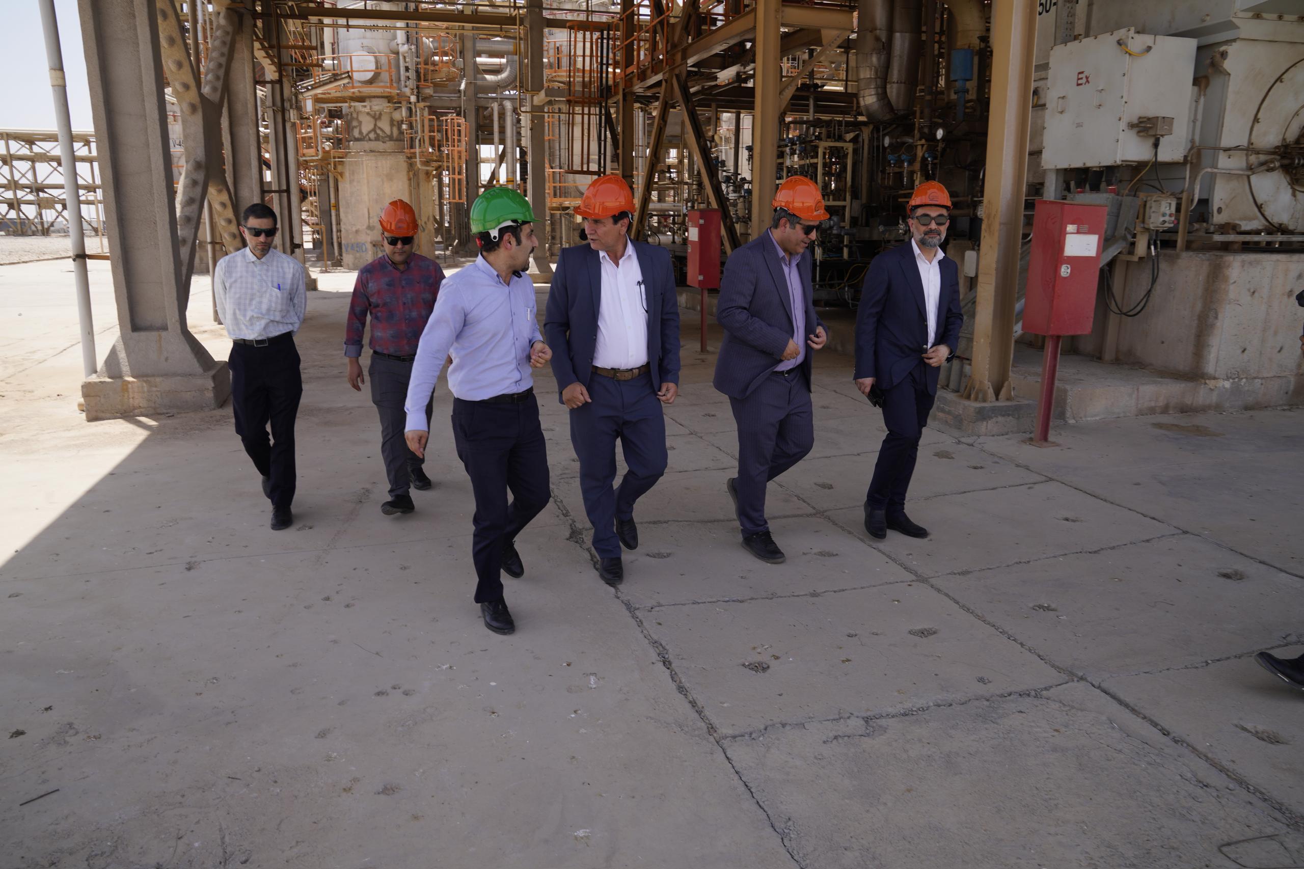 بازدید هیأت نظارت بر صادرات و مبادلات نفتی از شرکت پالایش گاز هویزه خلیج‌فارس/ تأکید بر ضرورت تسریع در تأمین خوراک و جلوگیری از اتلاف منابع ملی