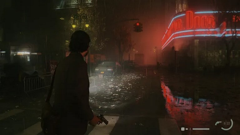 آلن ویک با اسلحه در حال قدم زدن در شهر بررسی بازی Alan Wake 2
