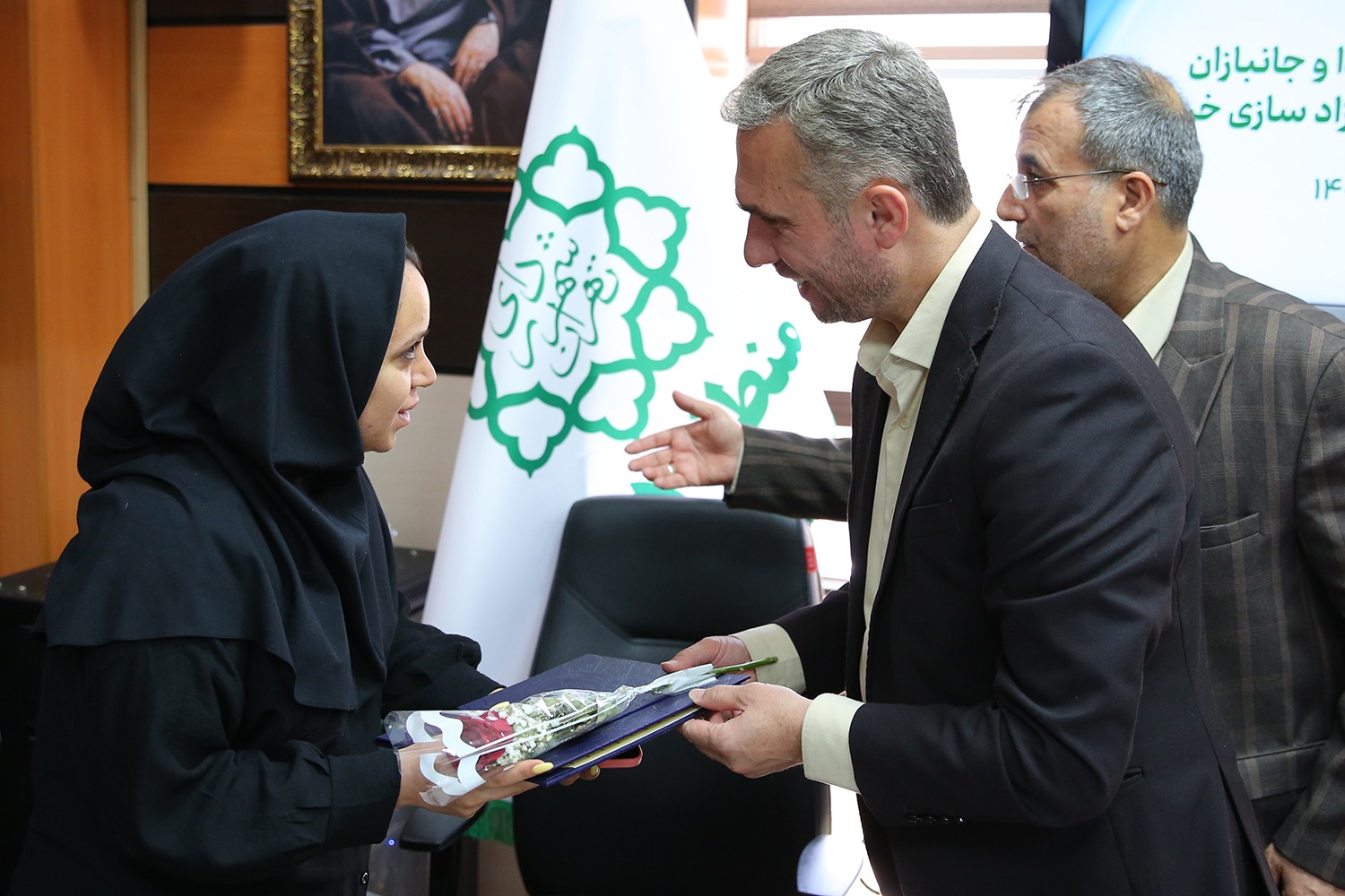 دیدار شهردار منطقه ۵ با خانواده شهدا و جانبازان عملیات بیت‌المقدستجدید میثاق با رشادت‌های رزمندگان و تأکید بر حمایت از ایثارگران در سالروز فتح خرمشهر