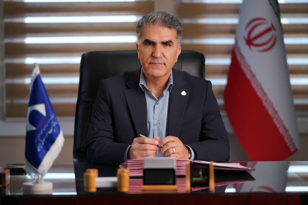 نقش کارگران در تحقق شعار «سرمایهگذاری برای تولید» انکار ناپذیر است/ کارگران، ستونهای استوار تولید و تحقق اقتصاد بدون نفت هستند نقش کارگران در تحقق شعار «سرمایهگذاری برای تولید» انکار ناپذیر است/ کارگران، ستونهای استوار تولید و تحقق اقتصاد بدون نفت هستند