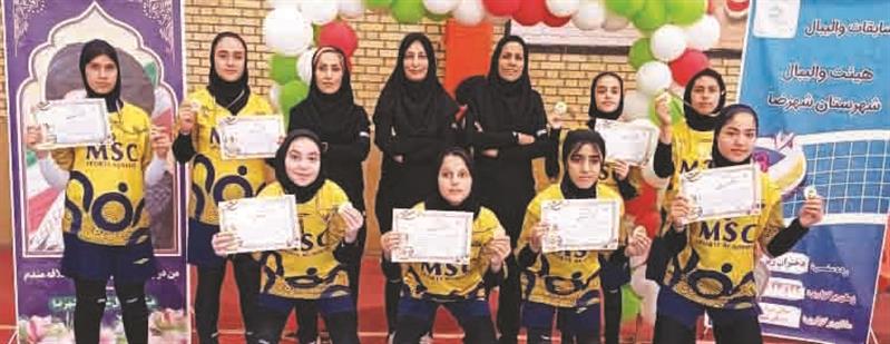 قهرمانی دختران آکادمی والیبال فولاد مبارکه در مسابقات زیر ۱۳ سال منطقه ۳ استان