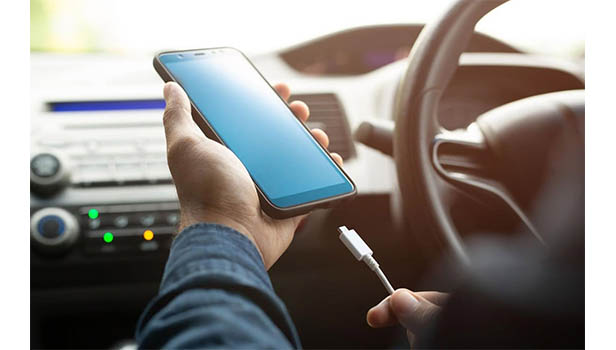 آیا شارژر فندکی خودرو برای گوشی مضر است؟