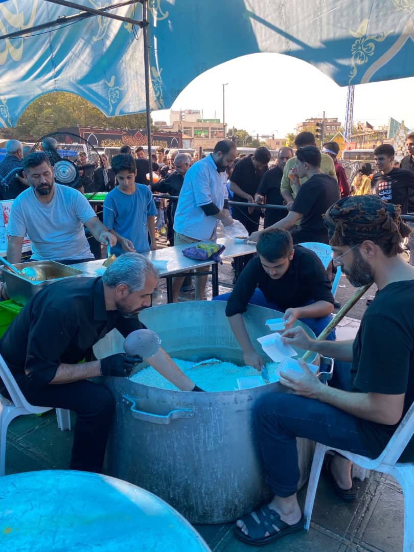 ‍ پذیرایی هزاران زائر حرم رضوی توسط موکب محبان‌الرضا(ع) منطقه ۱۹