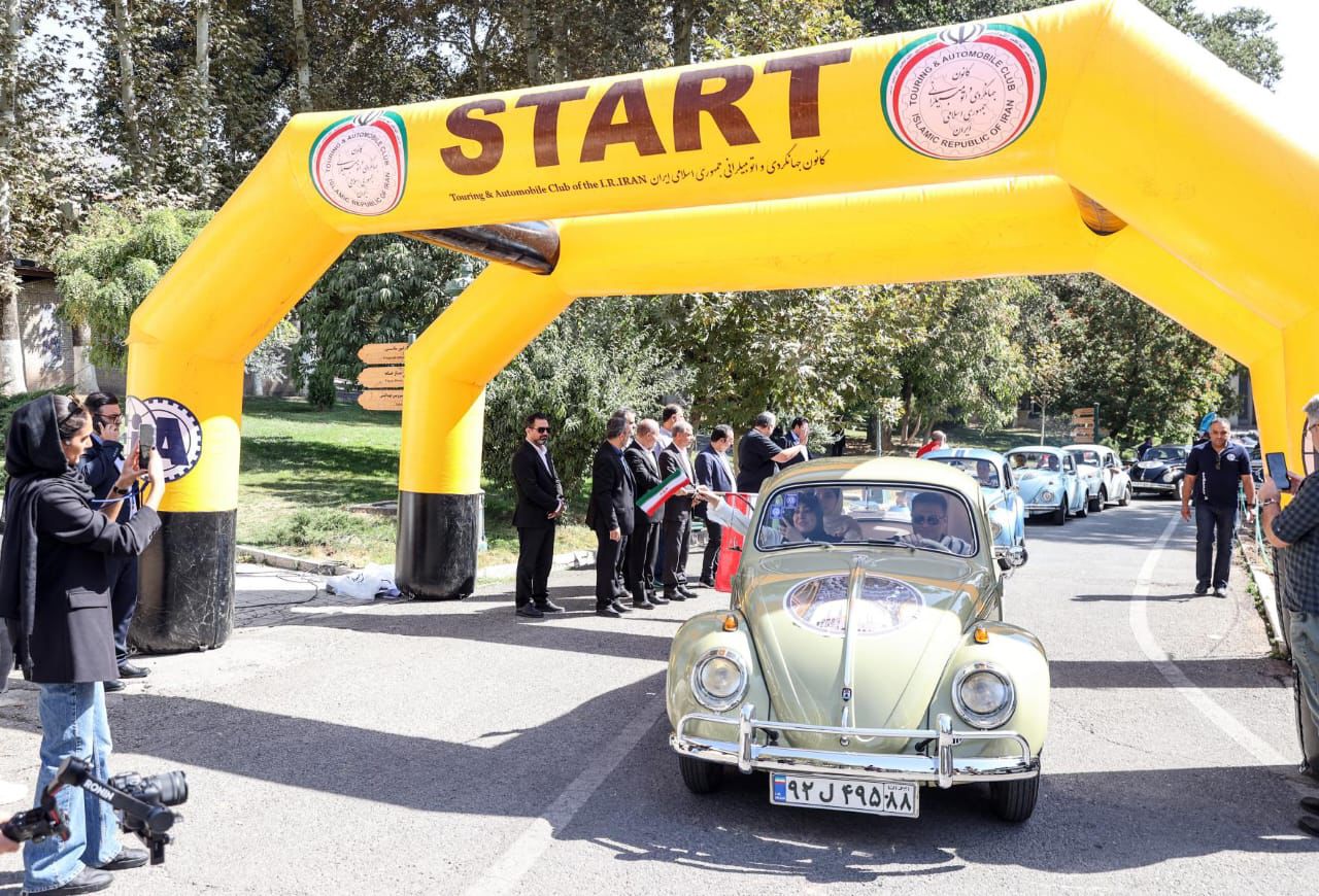 روایت یک سفر با خودروهای خاطره انگیز همراه با پیام اتحاد، همبستگی ملی و گردشگری پایدار