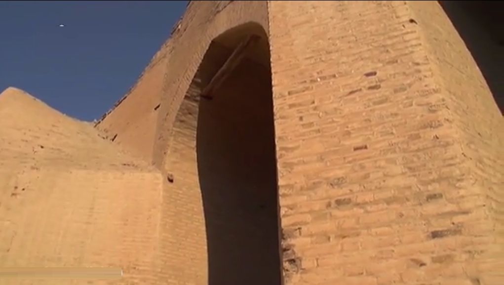 دیواره های بلند پل چشمه گیلاس