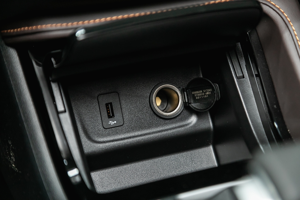 چرا گوشیهای قدیمی قربانی اصلی شارژرهای فندکی هستند؟