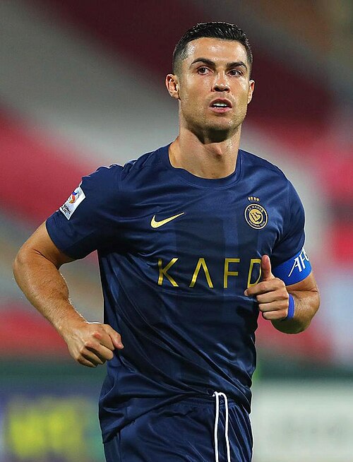 //uupload.ir/" target="_blank"><img src="https://s6.uupload.ir/files/cristiano_ronaldo_playing_for_al_nassr_fc_against_persepolis,_september_2023_(cropped)_gf55.jpg" border="0" alt="آپلود عکس" /></a>