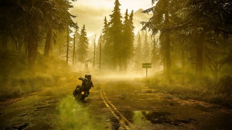 دیکن در حال موتور سواری در جنگل مه آلود بازی دیز گان بهترین بازی زامبی برای کامپیوتر