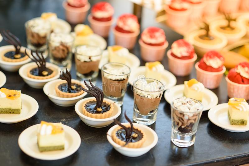 [تصویر:  desserts-buffet-line-celebrating-event-p...7_choc.jpg]