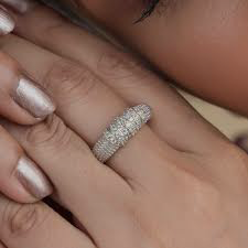 چرا خرید انگشتر نقره زنانه اهمیت بالایی در جامعه دارد