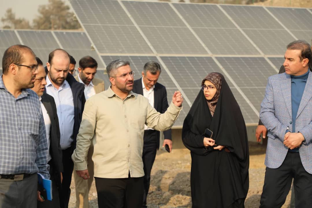 پنل‌های نیروگاه خورشیدی سرخه‌حصار بهینه‌سازی و توسعه می یابد