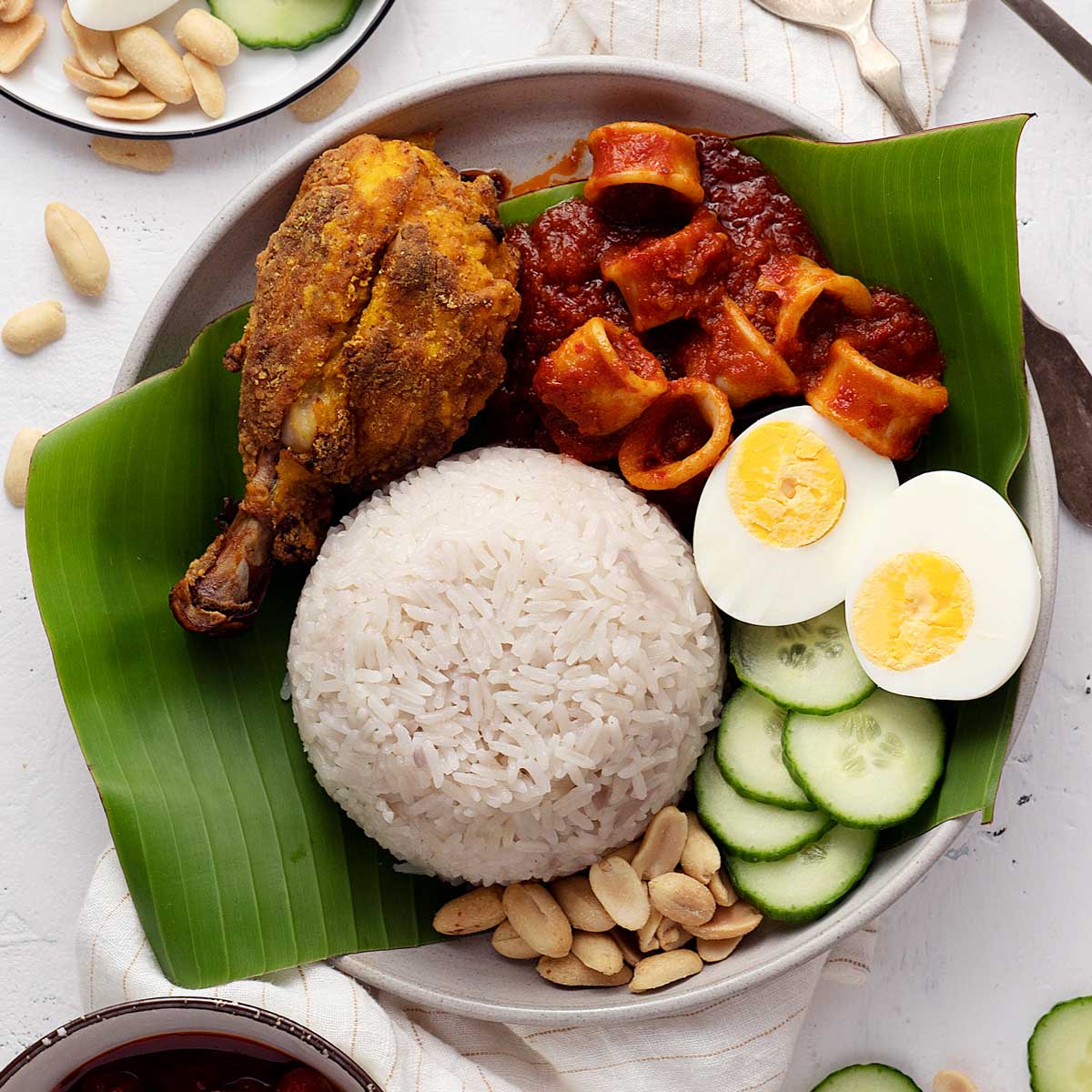 https://s6.uupload.ir/files/fp-nasi-lemak-with-all-its-trimmings_6mgv.jpg