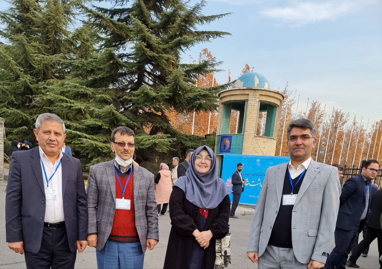 عزیزانی که در عکس  با من ملاحظه می فرمایید  همکاران پرستار بالینی استان  گلستان  هستند   (نمونه معرفی شدند) گفتند ما از دانشجوهای قدیم شما بودیم