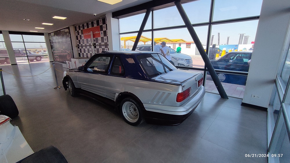 ب ام و E30 با کیت بدنه ریگر