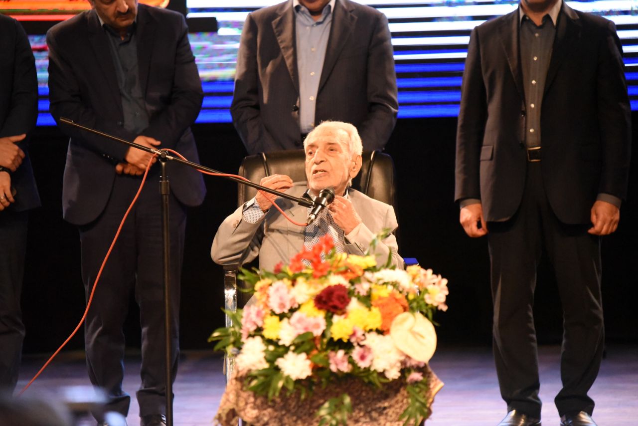 پرفسور پیروز: تا جان در بدن دارم، در خدمت مردم خواهم بود