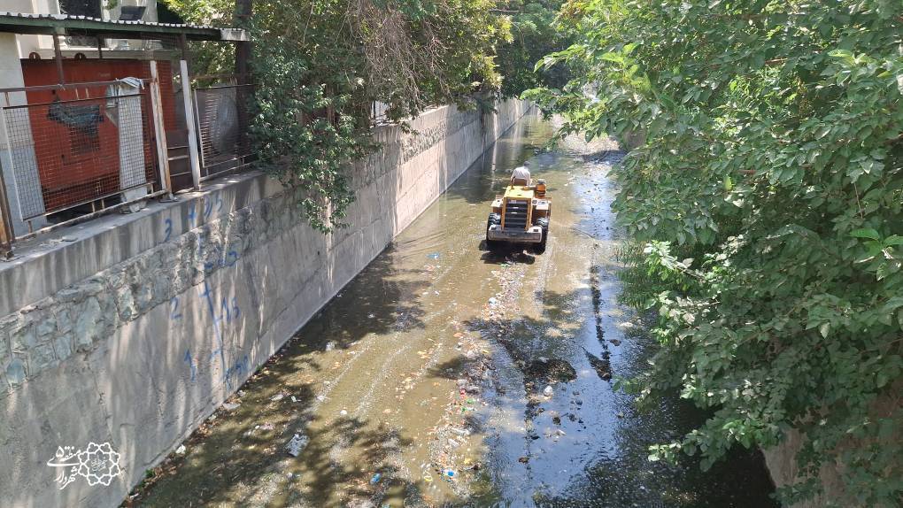 سوب‌برداری بیش از ۱۴ هزار مترمکعب از کانال‌ها، حوضچه‌ها و قنوات منطقه ۵