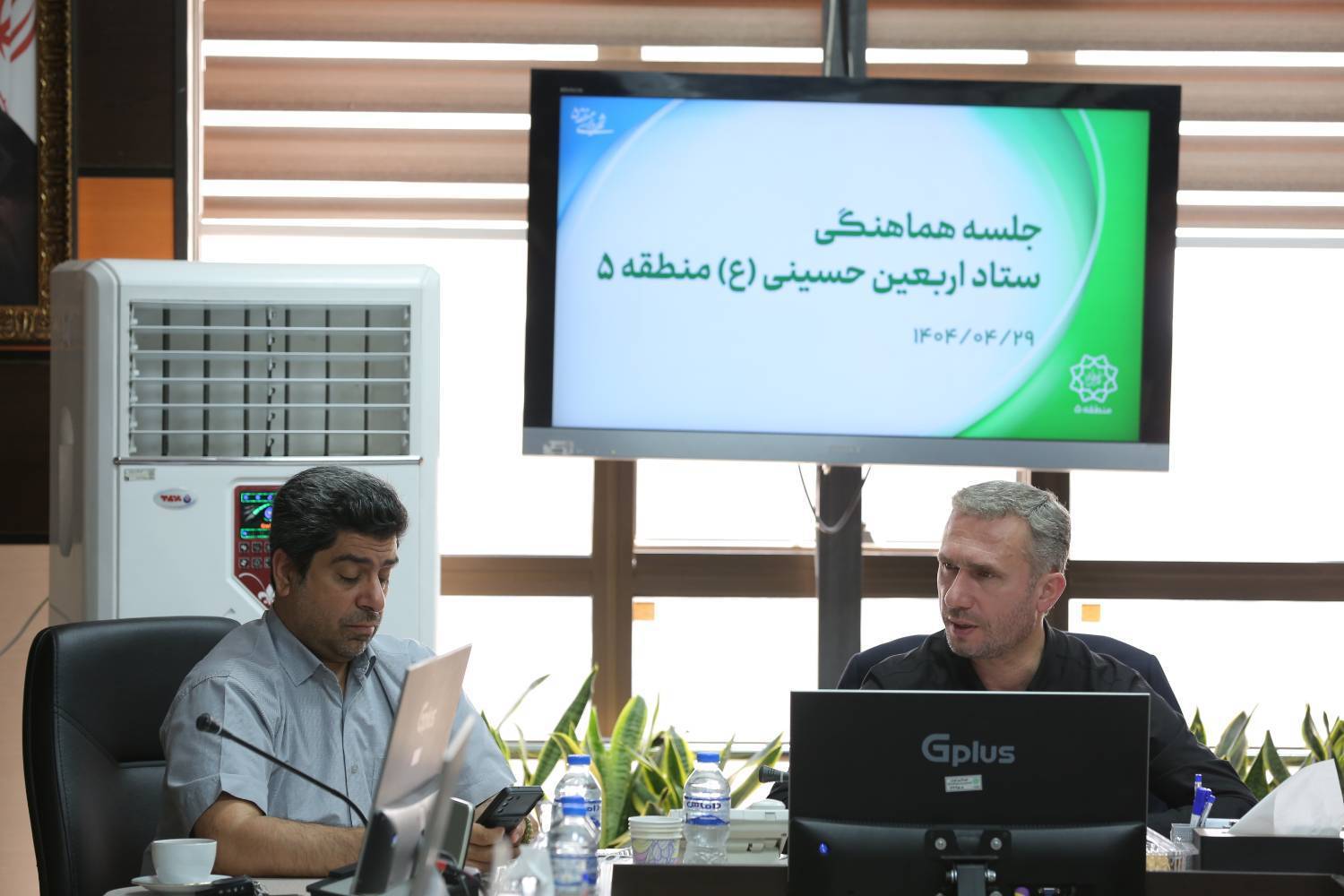 شهرداری منطقه ۵ با تمام توان در خدمت زائران اربعین شهرداری منطقه ۵ با تمام توان در خدمت زائران اربعین