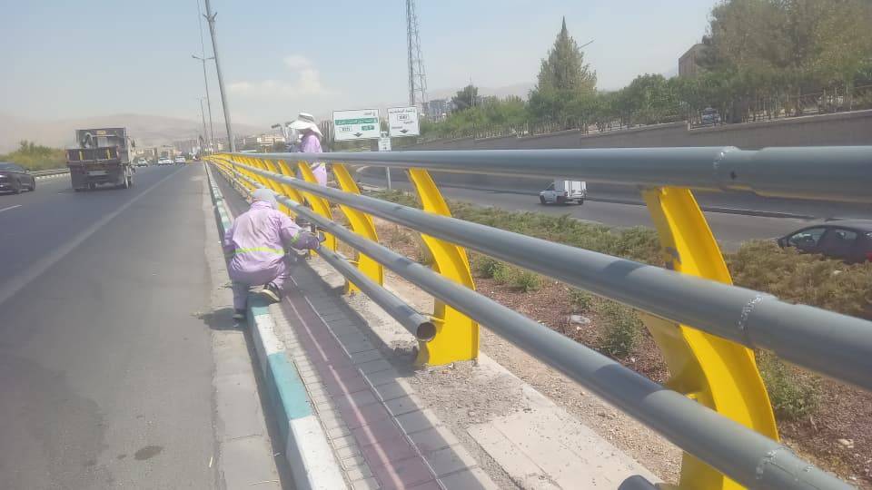 رنگ‌آمیزی ۴۵۰۰ متر هندریل در بزرگراه شهید زین‌الدین