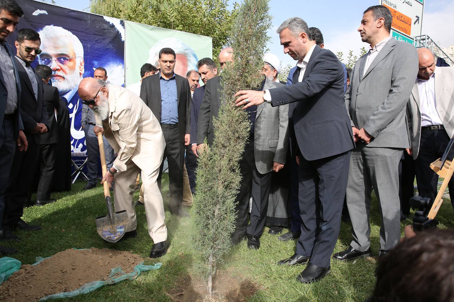 آیین نام گذاری میدان دانشگاه علوم تحقیقات به نام دانشمند هسته ای شهید محمدمهدی طهرانچی
