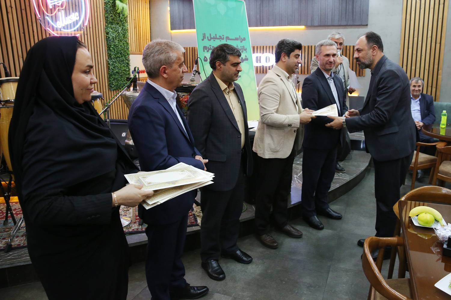 تقدیر از تلاش‌های ماندگار؛ بزرگداشت بازنشستگان و کارکنان نمونه منطقه۵