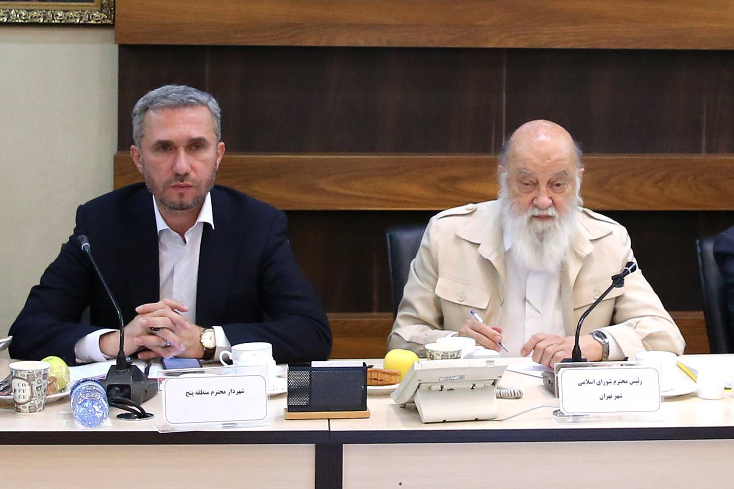 نشست هم‌اندیشی رئیس و اعضای شورای اسلامی شهر تهران با روسای هیأت امنای محلات بیست‌ونه‌گانه منطقه ۵