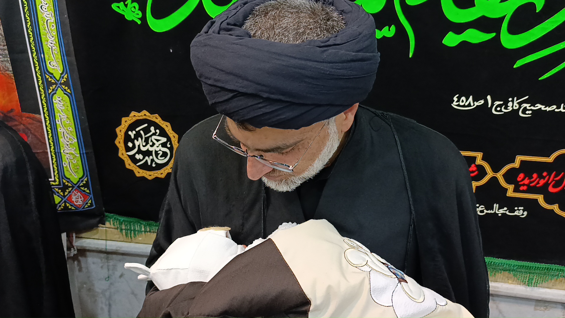 شهادت حضرت زهرا، سیدعلی آیت اللهی، اذان و اقامه در گوش نوزاد، سلاله پاکان