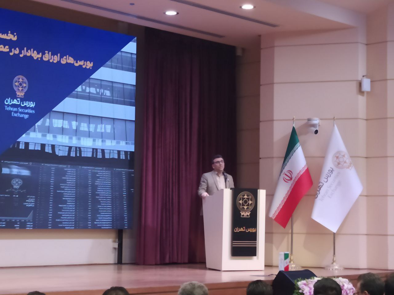 هدف ما همگرایی با صنعت رمزارز است، نه رویارویی