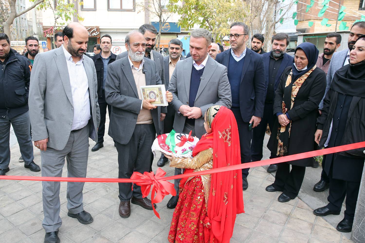 از نخستین پایانه تاکسی خورشیدی در غرب تهران تا مقبره الشهدای جنت الفردوس