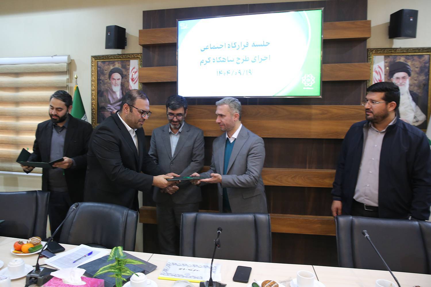 برگزاری جلسه قرارگاه اجتماعی اجرای طرح پناه‌گرم در منطقه ۵ با تأکید بر حمایت از افراد بی‌سرپناه