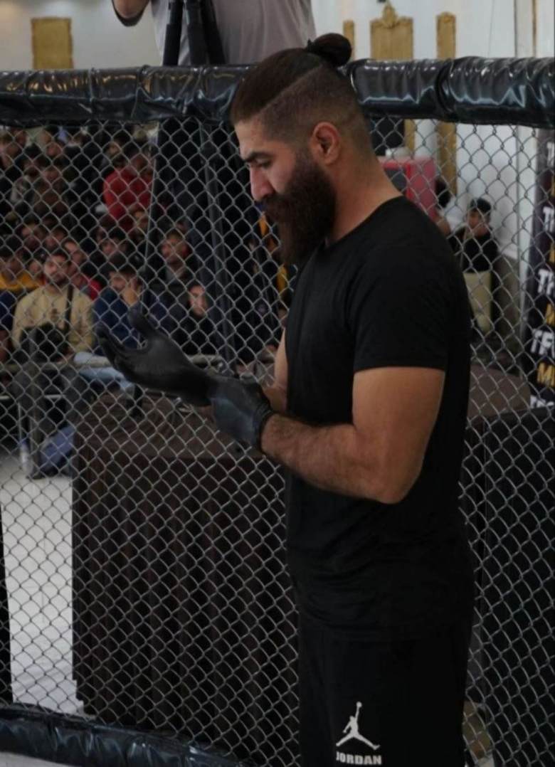 هنر کنترل قفس در MMA: کلید پیروزی در مبارزات حرفه‌ای