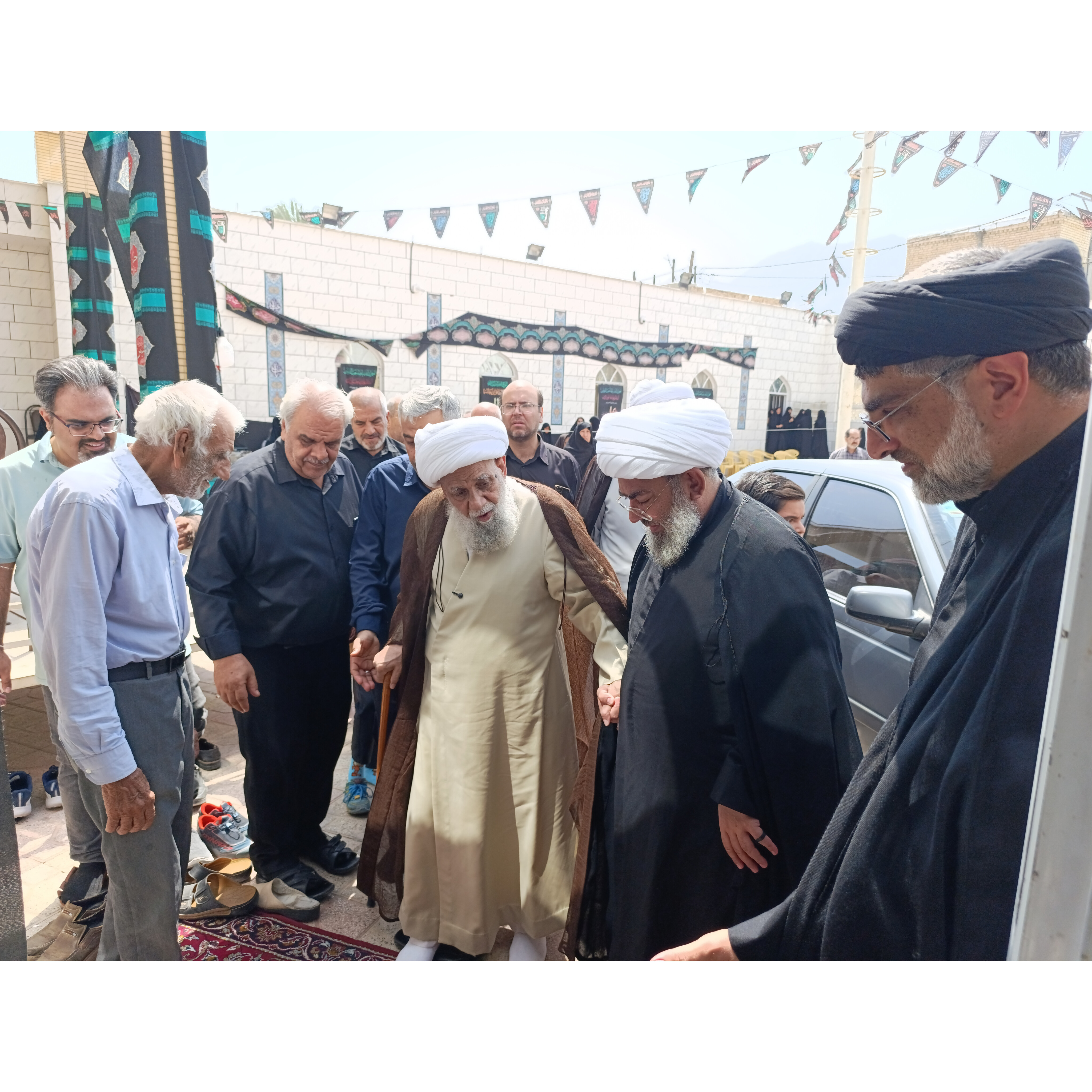 آیت الله کریمی جهرمی، سیدعلی آیت اللهی، مقبره خاندان آیت اللهی، سیدعبدالحسین نجفی لاری، سلاله پاکان