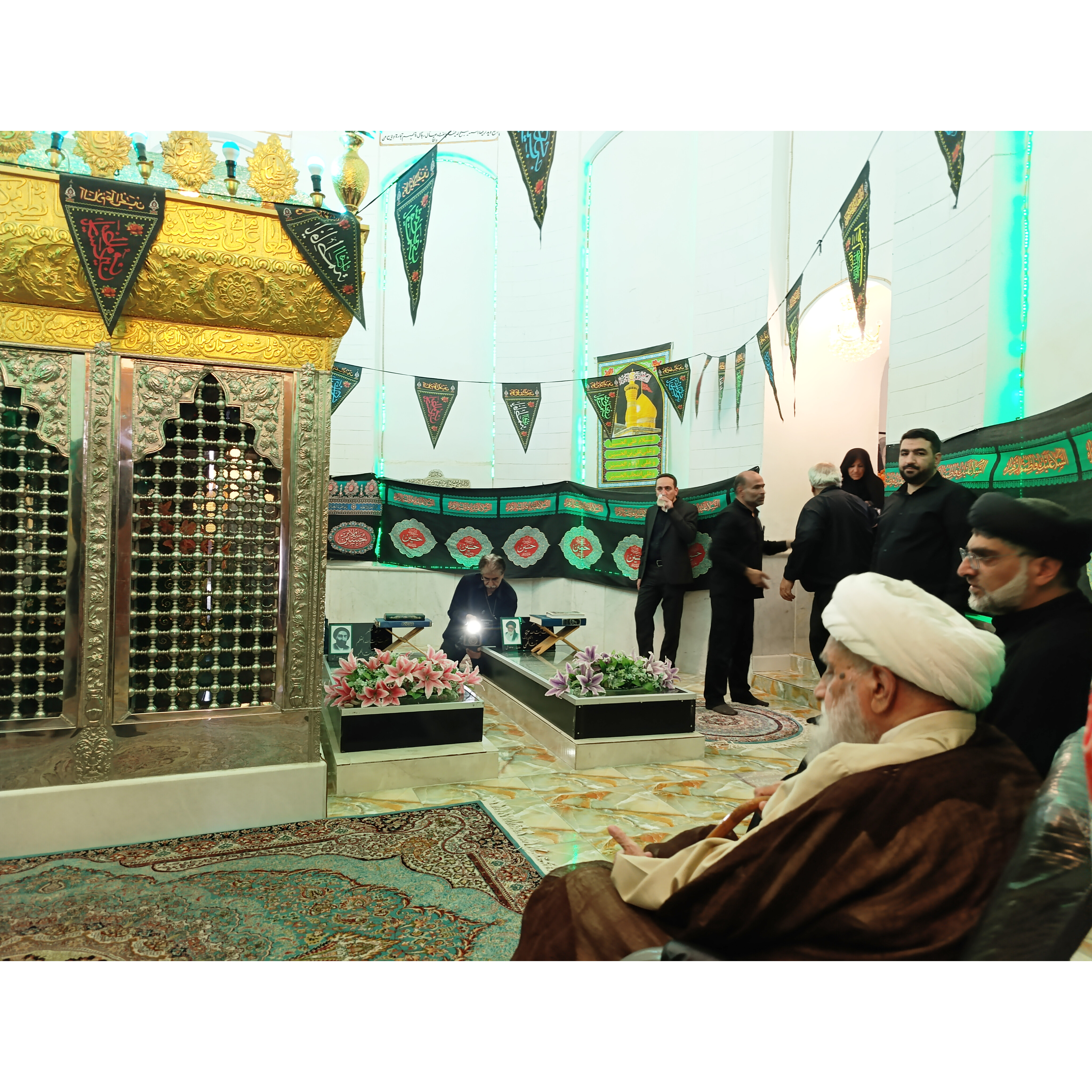 آیت الله کریمی جهرمی، سیدعلی آیت اللهی، مقبره خاندان آیت اللهی، سیدعبدالحسین نجفی لاری، سلاله پاکان