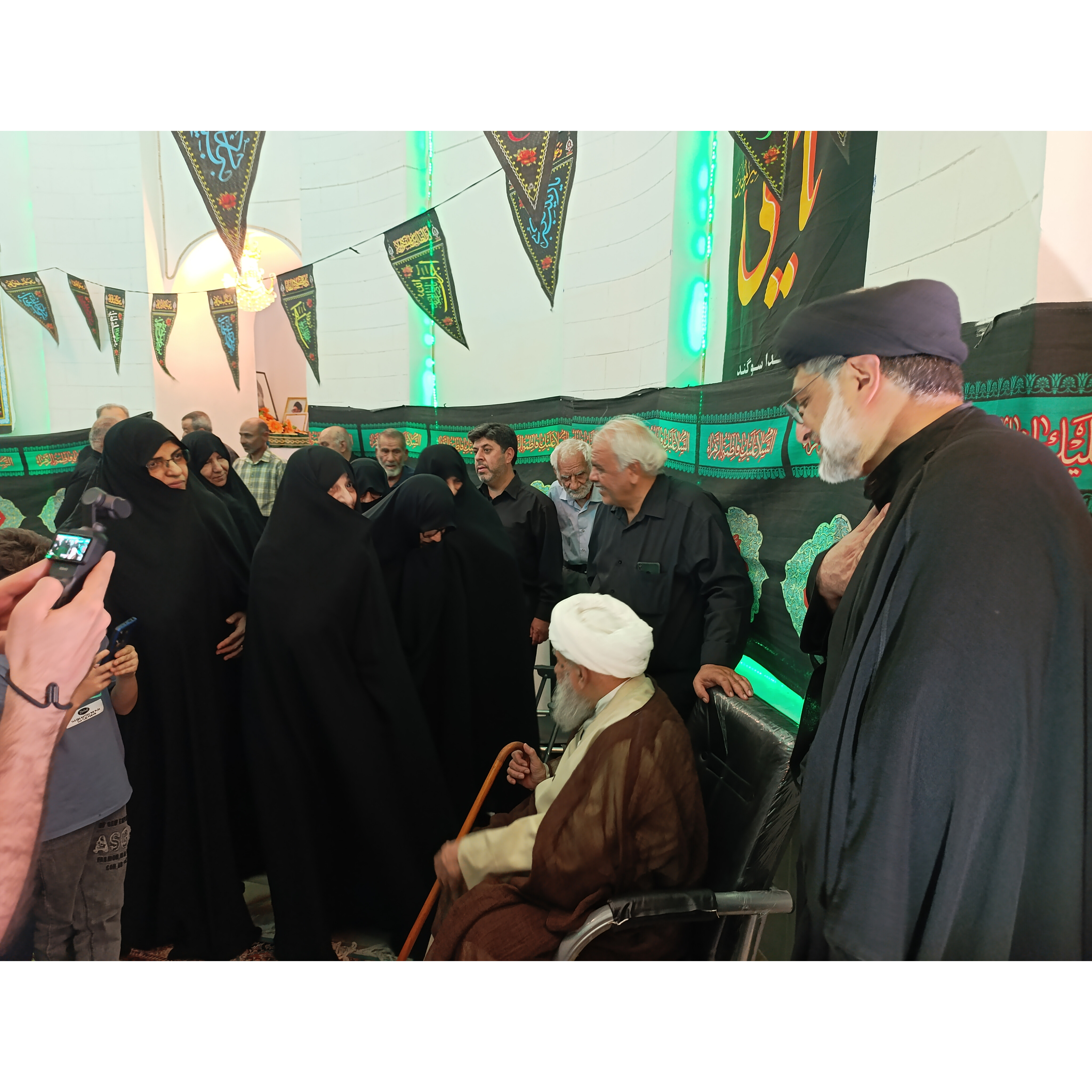 آیت الله کریمی جهرمی، سیدعلی آیت اللهی، مقبره خاندان آیت اللهی، سیدعبدالحسین نجفی لاری، سلاله پاکان