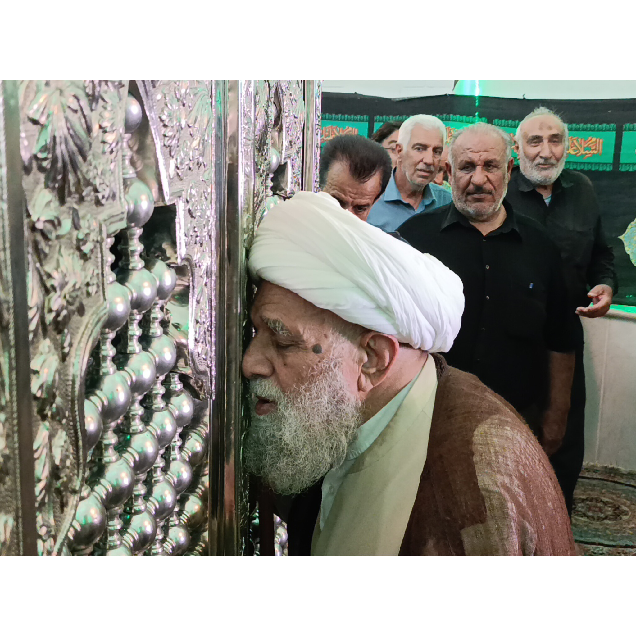آیت الله کریمی جهرمی، سیدعلی آیت اللهی، مقبره خاندان آیت اللهی، سیدعبدالحسین نجفی لاری، سلاله پاکان