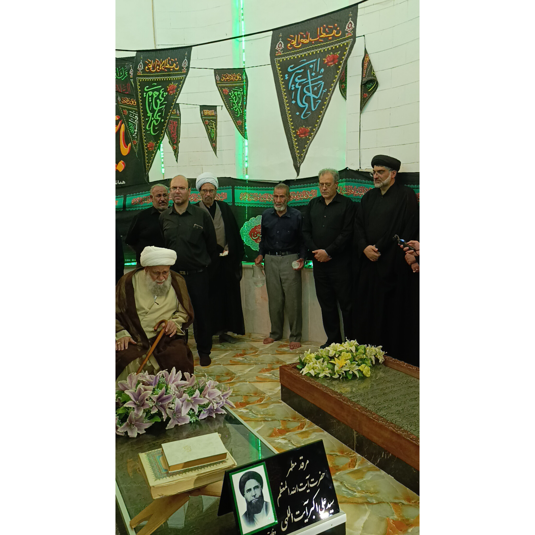 آیت الله کریمی جهرمی، سیدعلی آیت اللهی، مقبره خاندان آیت اللهی، سیدعبدالحسین نجفی لاری، سلاله پاکان