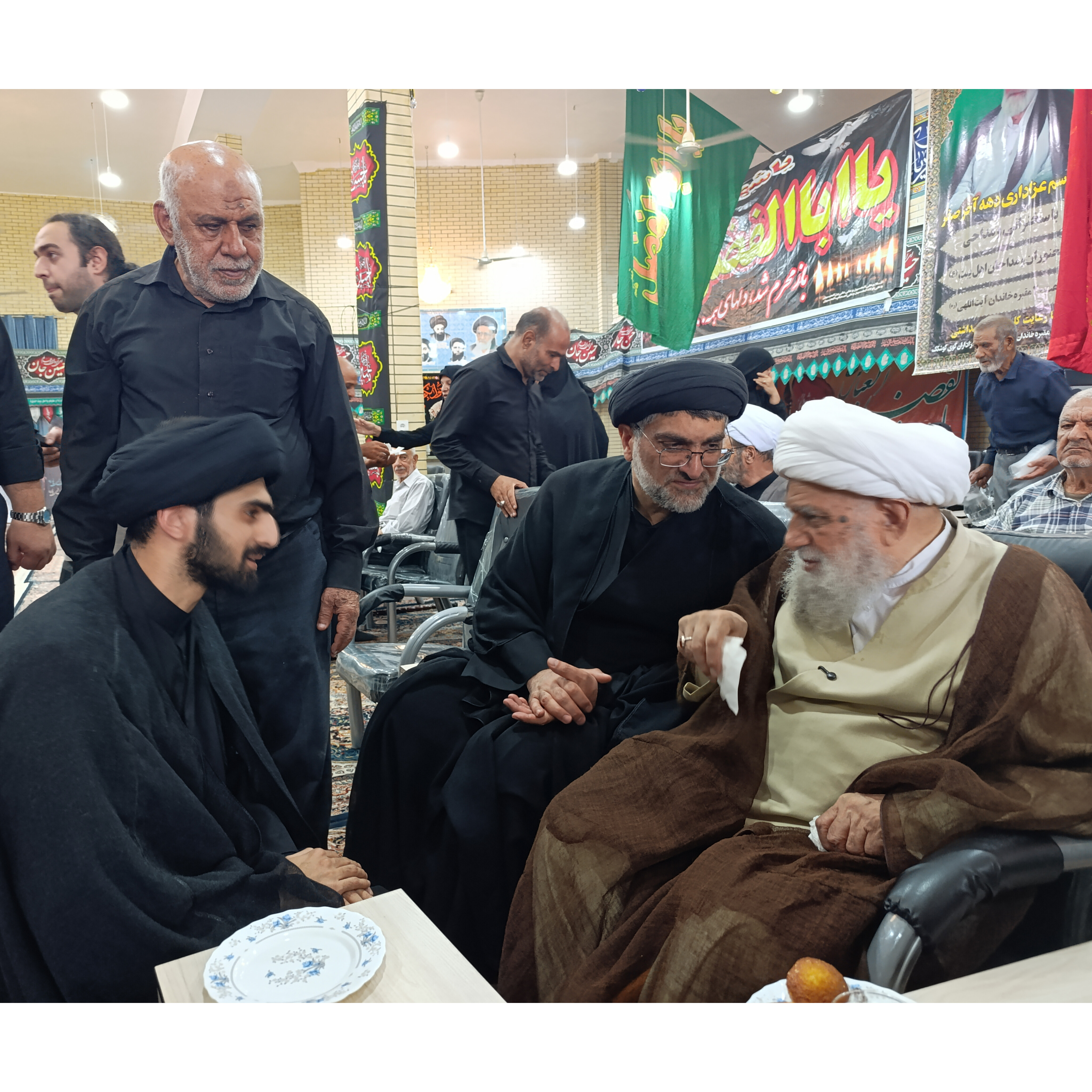 آیت الله کریمی جهرمی، سیدعلی آیت اللهی، مقبره خاندان آیت اللهی، سیدعبدالحسین نجفی لاری، سلاله پاکان