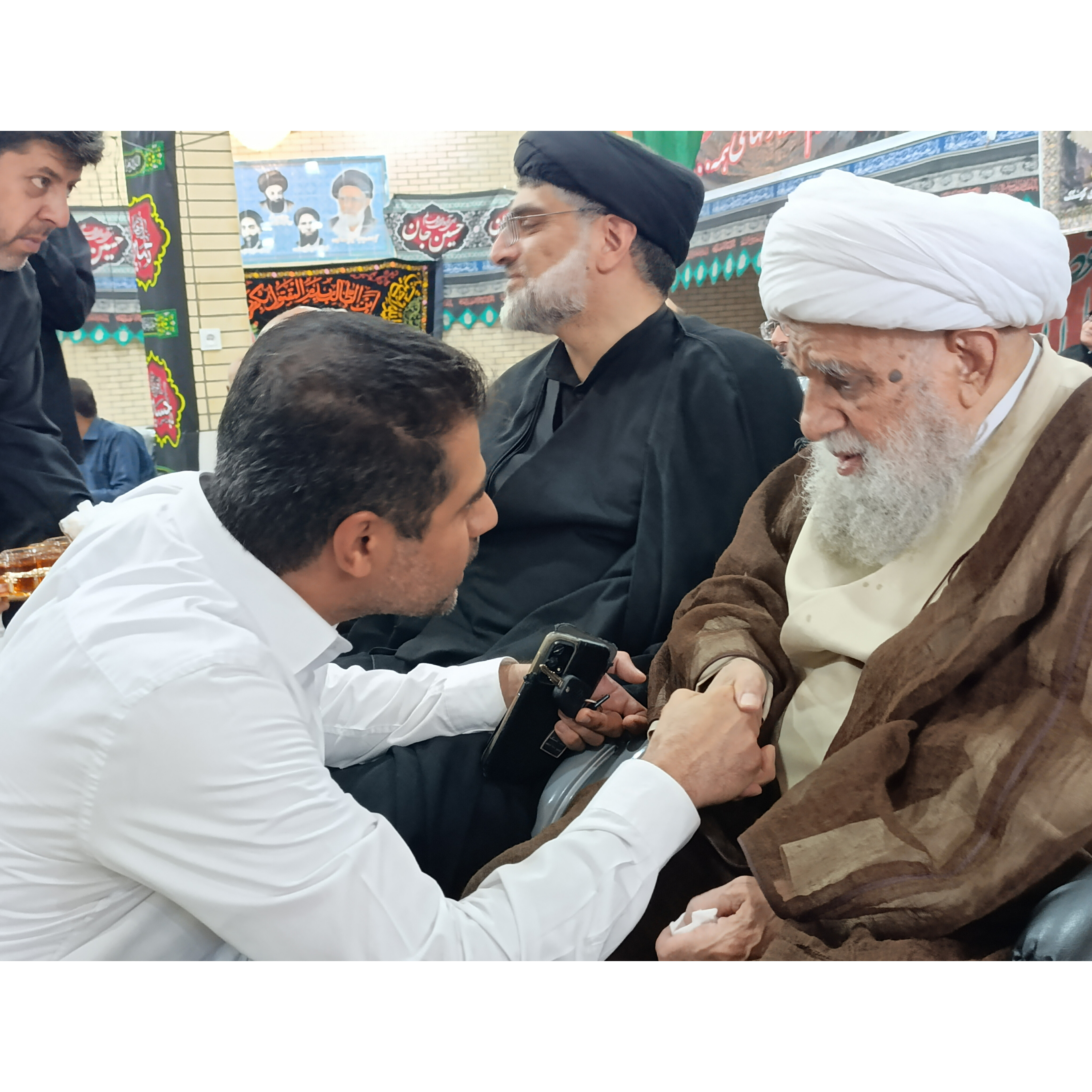 آیت الله کریمی جهرمی، سیدعلی آیت اللهی، مقبره خاندان آیت اللهی، سیدعبدالحسین نجفی لاری، سلاله پاکان