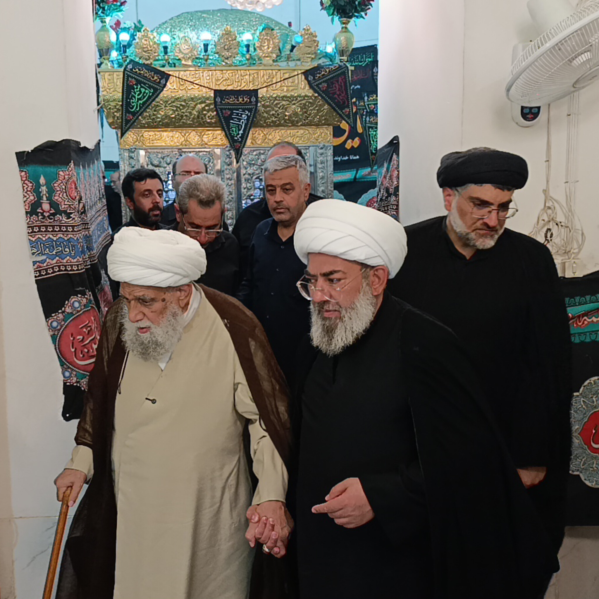 آیت الله کریمی جهرمی، سیدعلی آیت اللهی، مقبره خاندان آیت اللهی، سیدعبدالحسین نجفی لاری، سلاله پاکان