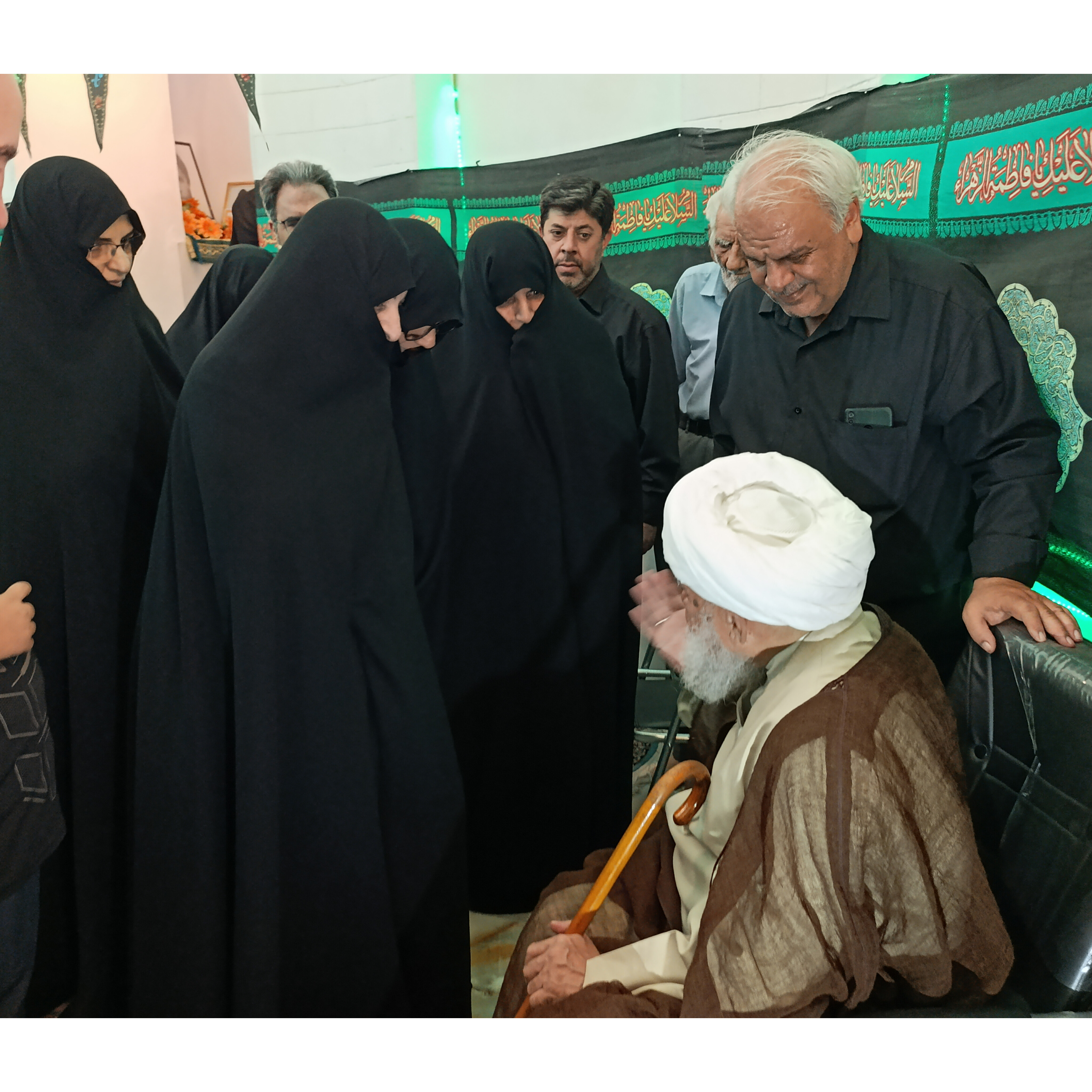 آیت الله کریمی جهرمی، سیدعلی آیت اللهی، مقبره خاندان آیت اللهی، سیدعبدالحسین نجفی لاری، سلاله پاکان