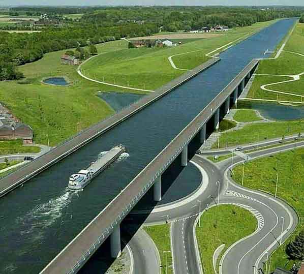 رود بزرگراهی - پلی در تقاطع غیرهمسطح