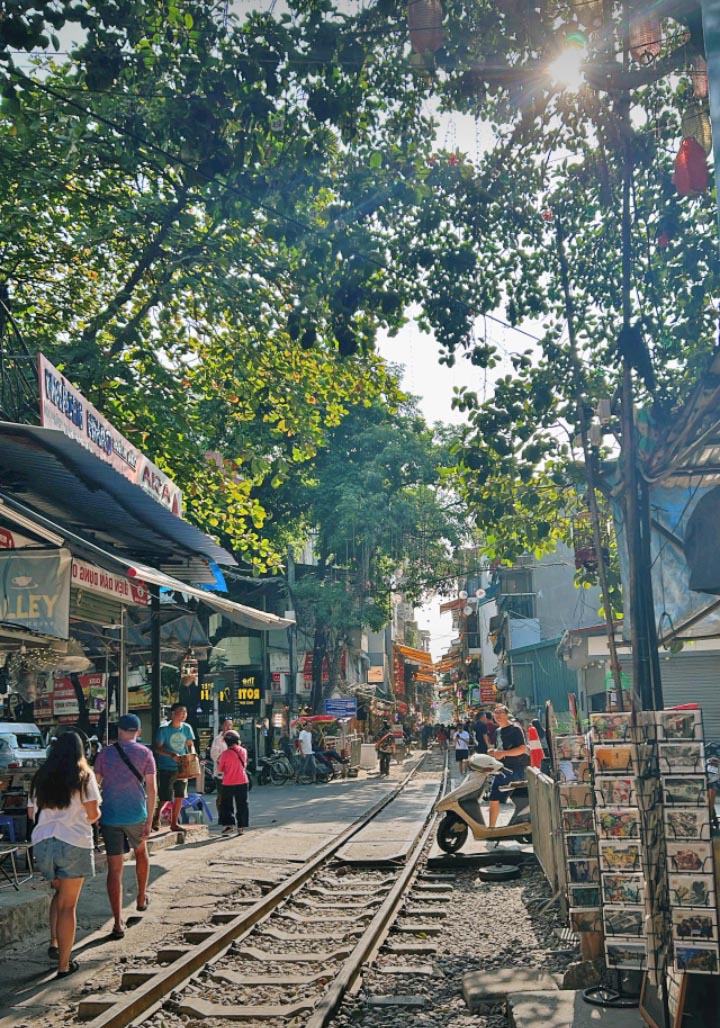 گردشگری خط آهن- بازار در میان باغ