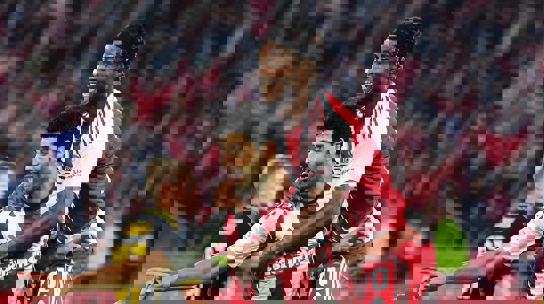 طارمی طاق دروازه را پایین آورد!