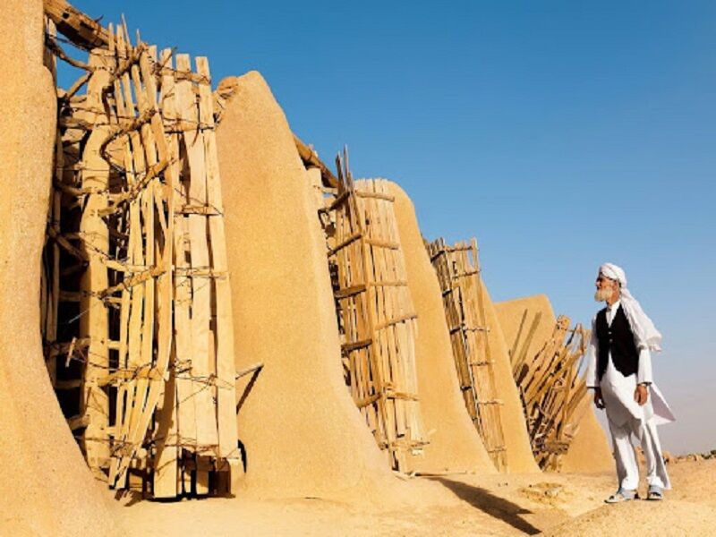 آسباد نشتیفان از جنگ خشت و گِل و چوب