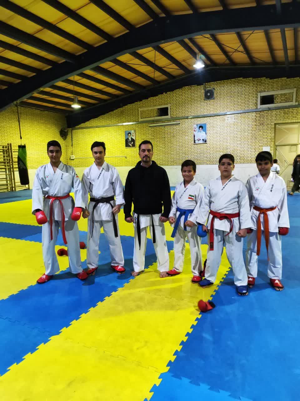 ❇️ حضور تعدادی از هنرجویان باشگاه عرفان و الغدیر در سومین اردوی کومیته ی هیأت کاراته استان اصفهان   📆 پنجشنبه 16 آذر 1402 / خانه کاراته تمرین کومیته کاراته کنترلی خانه کاراته اصفهان 