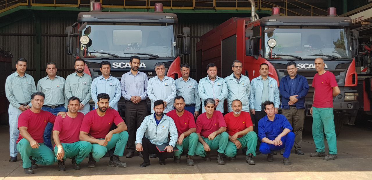 معاون منابع انسانی و امور اجتماعی با کارکنان آتش نشان فولاد خوزستان دیدار نمود