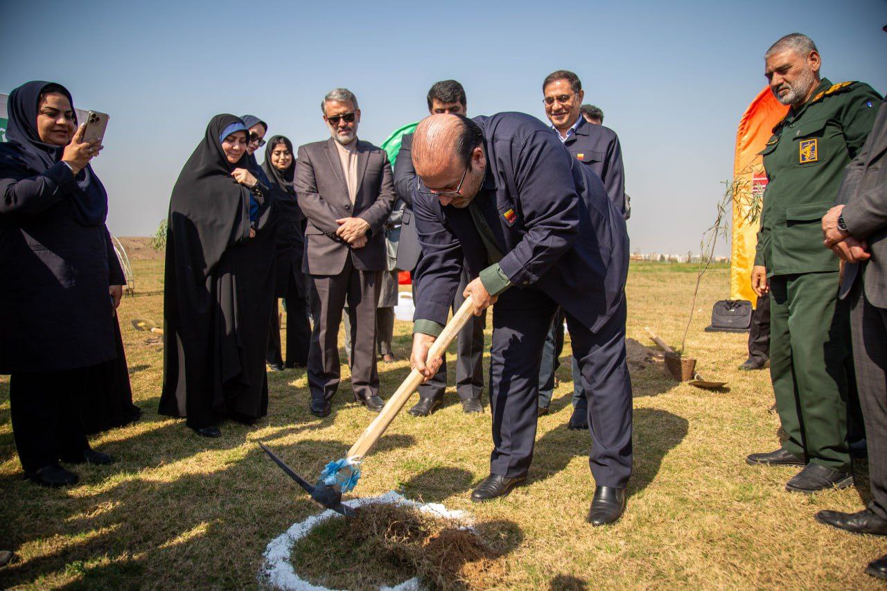 کلنگ زنی پارک بانوان حسن ختام اسفند طلایی فولاد خوزستان