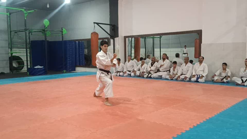 کاراته شوتوکان کاراته رزمی سبک شوتوکان استاد دهقان اساتید و پیشکسوتان امیرحسین رحیمی آکادمی رزمی رحیمی کاتا کومیته اجرای کاتا کاتای گوجوشیهودای 